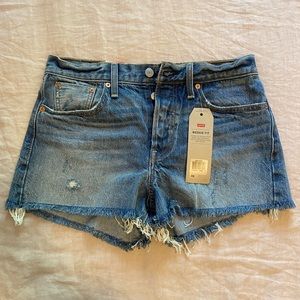 NWT Levi’s Wedgie Fit denim shorts